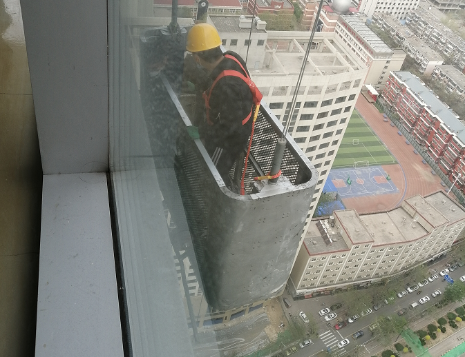 商廈高樓高空玻璃幕墻安全檢查工作